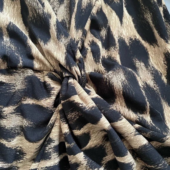 Sleeveless Joe Fresh wrap top, leopard animal print, 1X, EUC - Picture 3 of 4
